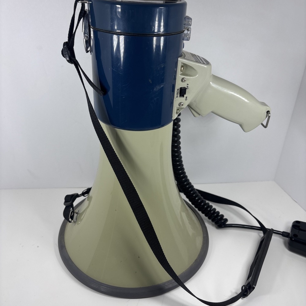 Radio Shack 10Watt Powerhorn Hand-held Megaphone Model 32-2038A tested works
